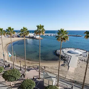 Apartamento Beachfront With Stunning Sea Views, Marbella